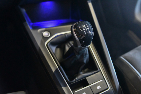 Volkswagen Golf 1.0 TSI Life Business, LED, ACC, Memory, Carplay, Alcantara, Digital, Stoelverwarming, Sfeerverlichting!