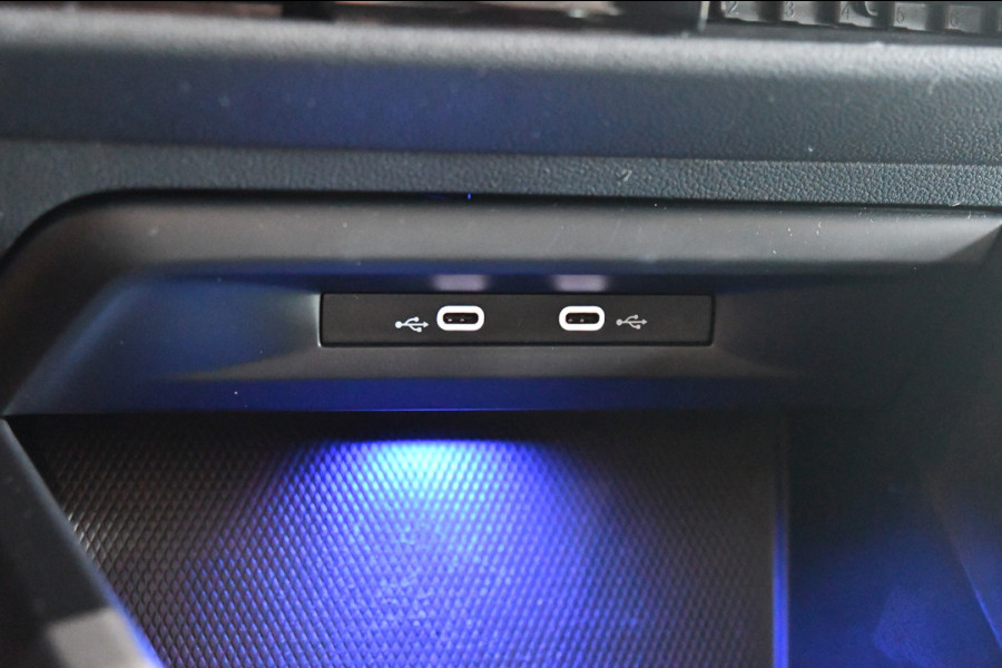 Volkswagen Golf 1.0 TSI Life Business, LED, ACC, Memory, Carplay, Alcantara, Digital, Stoelverwarming, Sfeerverlichting!