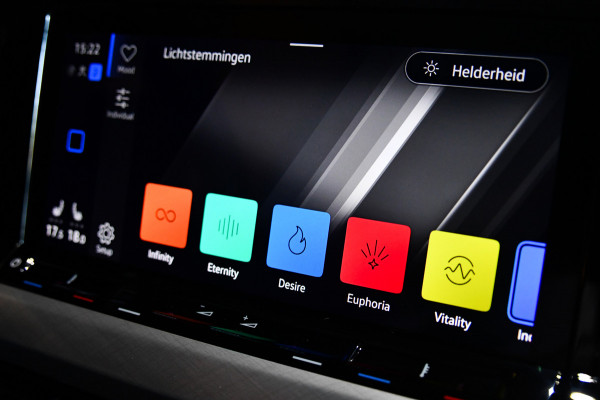 Volkswagen Golf 1.0 TSI Life Business, LED, ACC, Memory, Carplay, Alcantara, Digital, Stoelverwarming, Sfeerverlichting!