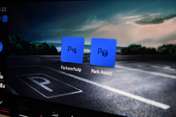 Volkswagen Golf 1.0 TSI Life Business, LED, ACC, Memory, Carplay, Alcantara, Digital, Stoelverwarming, Sfeerverlichting!