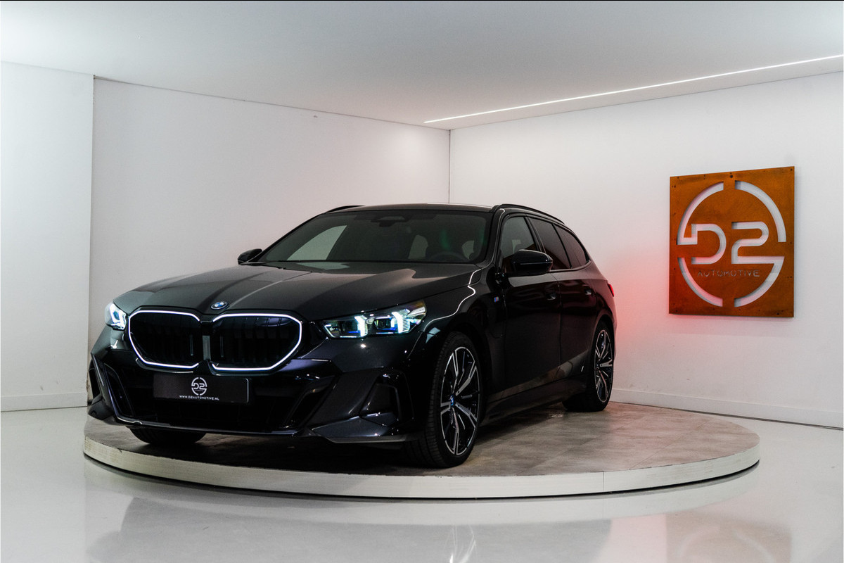 BMW 5 Serie Touring 530e High Executive M Sport 300PK | Pano | H/K | Sfeer | Driving Ass. Pro | Fabrieksgarantie