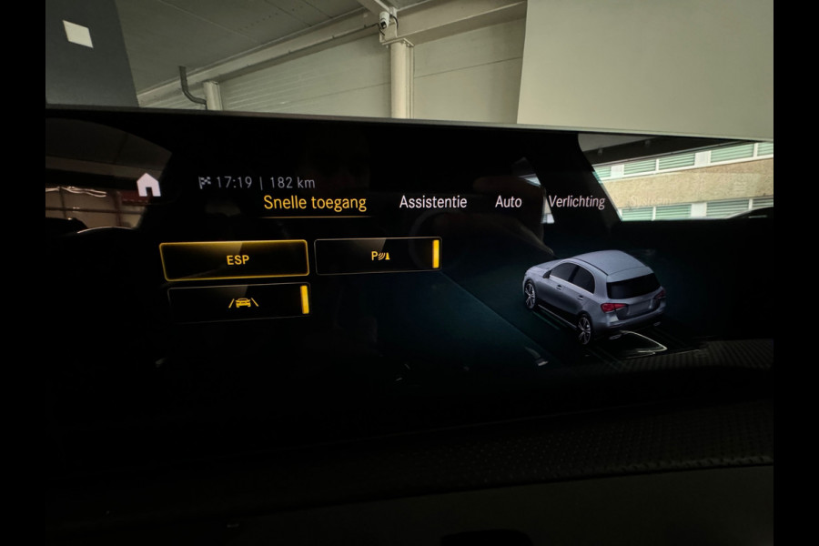 Mercedes-Benz A-Klasse 180 Business AMG Memory|Sfeer|Night