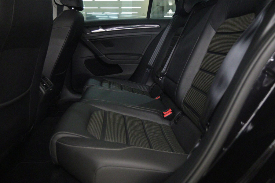 Volkswagen Golf 1.5 TSI R-Line Pano/Carplay/Dynaudio/Cam/Blindspot/Vol