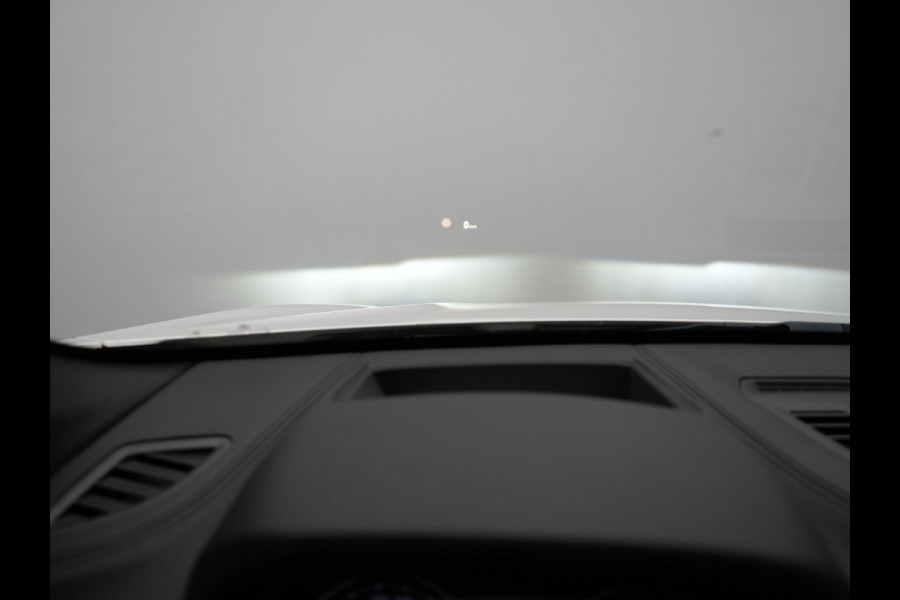 BMW X1 xDrive25e Sportline PHEV 221pk Dealer O.H | Trekhaak Afn. | Panodak | Head Up | Camera | Harman / Kardon | Sportstoelen Memory & Verwarmd | Keyless | Apple Carplay | BMW LED | Sfeerverlichting | Navigatie | DAB | 18" L.M | Plug In Hybrid |