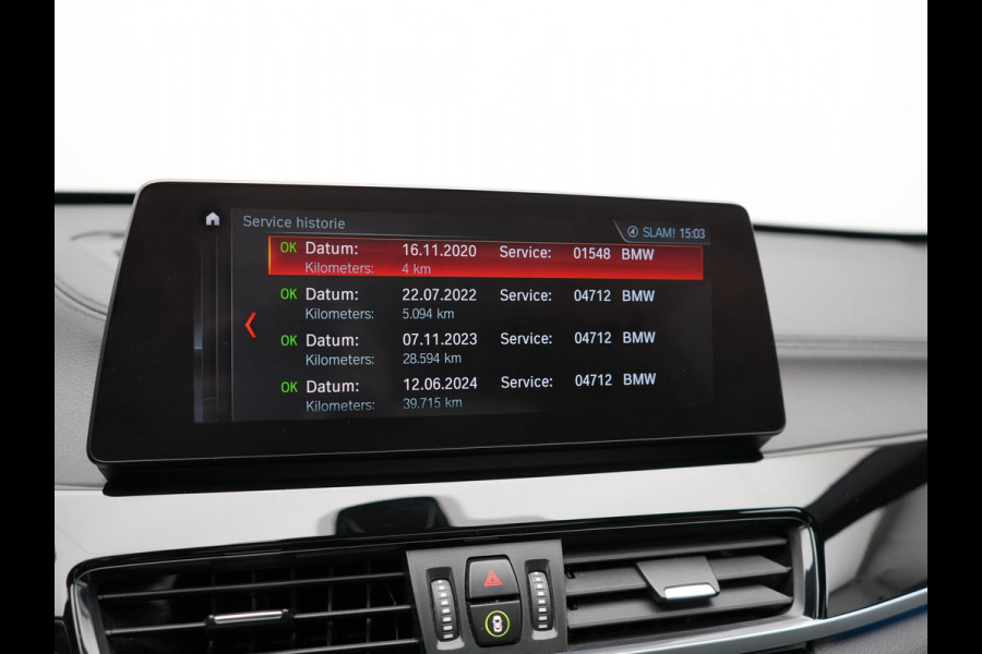 BMW X1 xDrive25e Sportline PHEV 221pk Dealer O.H | Trekhaak Afn. | Panodak | Head Up | Camera | Harman / Kardon | Sportstoelen Memory & Verwarmd | Keyless | Apple Carplay | BMW LED | Sfeerverlichting | Navigatie | DAB | 18" L.M | Plug In Hybrid |