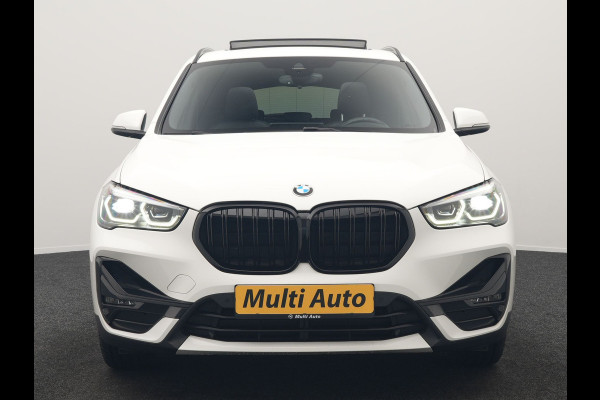 BMW X1 xDrive25e Sportline PHEV 221pk Dealer O.H | Trekhaak Afn. | Panodak | Head Up | Camera | Harman / Kardon | Sportstoelen Memory & Verwarmd | Keyless | Apple Carplay | BMW LED | Sfeerverlichting | Navigatie | DAB | 18" L.M | Plug In Hybrid |