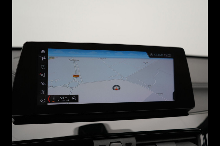 BMW X1 xDrive25e Sportline PHEV 221pk Dealer O.H | Trekhaak Afn. | Panodak | Head Up | Camera | Harman / Kardon | Sportstoelen Memory & Verwarmd | Keyless | Apple Carplay | BMW LED | Sfeerverlichting | Navigatie | DAB | 18" L.M | Plug In Hybrid |