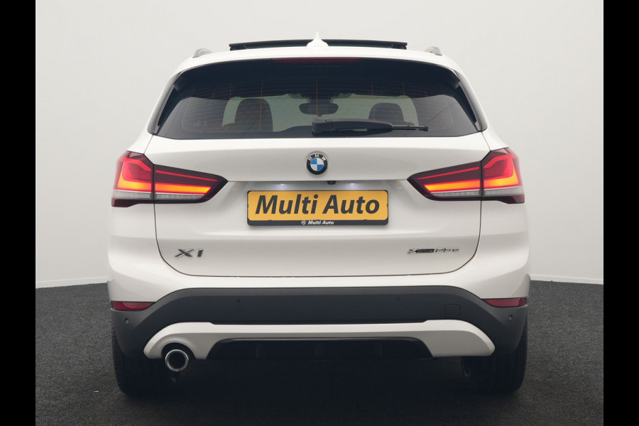 BMW X1 xDrive25e Sportline PHEV 221pk Dealer O.H | Trekhaak Afn. | Panodak | Head Up | Camera | Harman / Kardon | Sportstoelen Memory & Verwarmd | Keyless | Apple Carplay | BMW LED | Sfeerverlichting | Navigatie | DAB | 18" L.M | Plug In Hybrid |