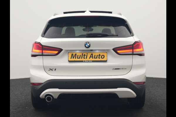 BMW X1 xDrive25e Sportline PHEV 221pk Dealer O.H | Trekhaak Afn. | Panodak | Head Up | Camera | Harman / Kardon | Sportstoelen Memory & Verwarmd | Keyless | Apple Carplay | BMW LED | Sfeerverlichting | Navigatie | DAB | 18" L.M | Plug In Hybrid |