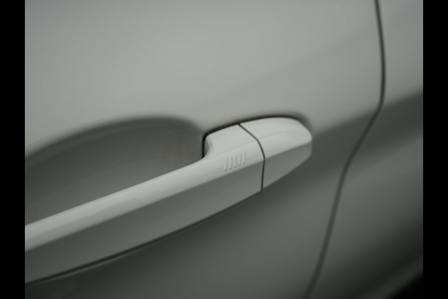 BMW X1 xDrive25e Sportline PHEV 221pk Dealer O.H | Trekhaak Afn. | Panodak | Head Up | Camera | Harman / Kardon | Sportstoelen Memory & Verwarmd | Keyless | Apple Carplay | BMW LED | Sfeerverlichting | Navigatie | DAB | 18" L.M | Plug In Hybrid |