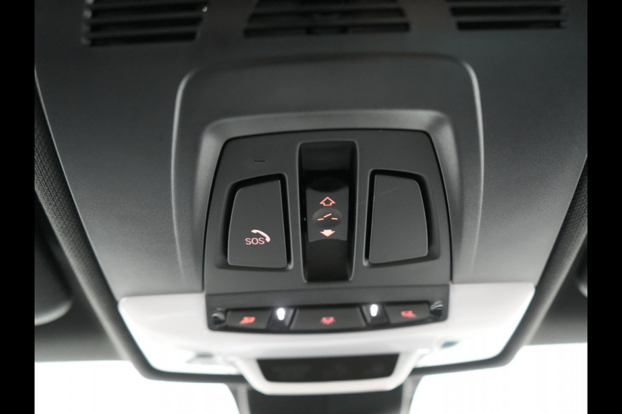 BMW X1 xDrive25e Sportline PHEV 221pk Dealer O.H | Trekhaak Afn. | Panodak | Head Up | Camera | Harman / Kardon | Sportstoelen Memory & Verwarmd | Keyless | Apple Carplay | BMW LED | Sfeerverlichting | Navigatie | DAB | 18" L.M | Plug In Hybrid |