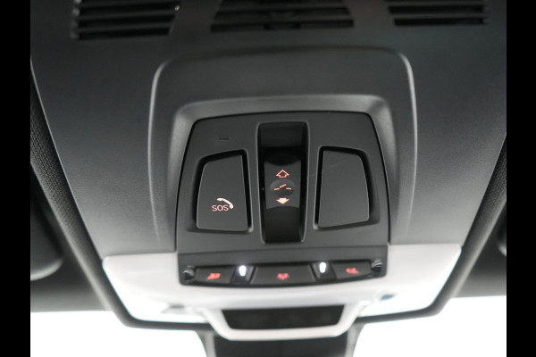 BMW X1 xDrive25e Sportline PHEV 221pk Dealer O.H | Trekhaak Afn. | Panodak | Head Up | Camera | Harman / Kardon | Sportstoelen Memory & Verwarmd | Keyless | Apple Carplay | BMW LED | Sfeerverlichting | Navigatie | DAB | 18" L.M | Plug In Hybrid |