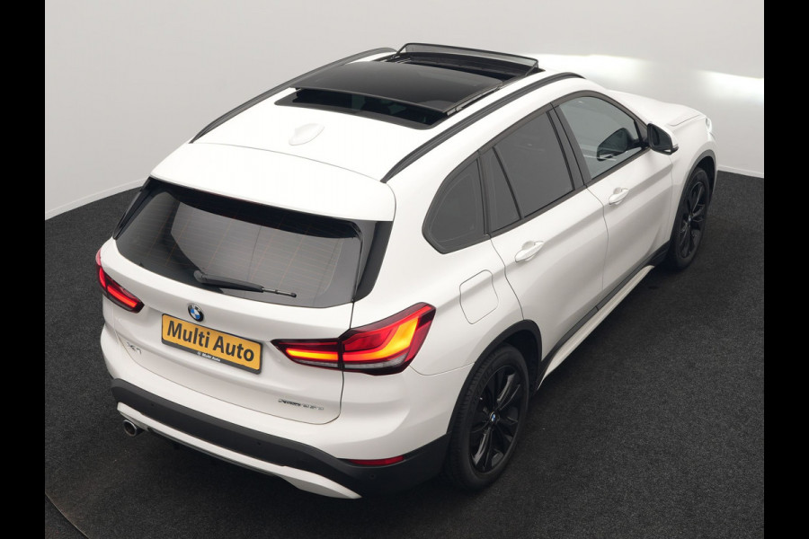 BMW X1 xDrive25e Sportline PHEV 221pk Dealer O.H | Trekhaak Afn. | Panodak | Head Up | Camera | Harman / Kardon | Sportstoelen Memory & Verwarmd | Keyless | Apple Carplay | BMW LED | Sfeerverlichting | Navigatie | DAB | 18" L.M | Plug In Hybrid |