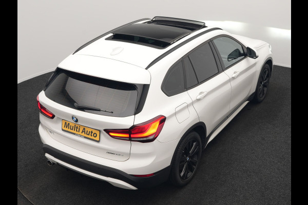 BMW X1 xDrive25e Sportline PHEV 221pk Dealer O.H | Trekhaak Afn. | Panodak | Head Up | Camera | Harman / Kardon | Sportstoelen Memory & Verwarmd | Keyless | Apple Carplay | BMW LED | Sfeerverlichting | Navigatie | DAB | 18" L.M | Plug In Hybrid |