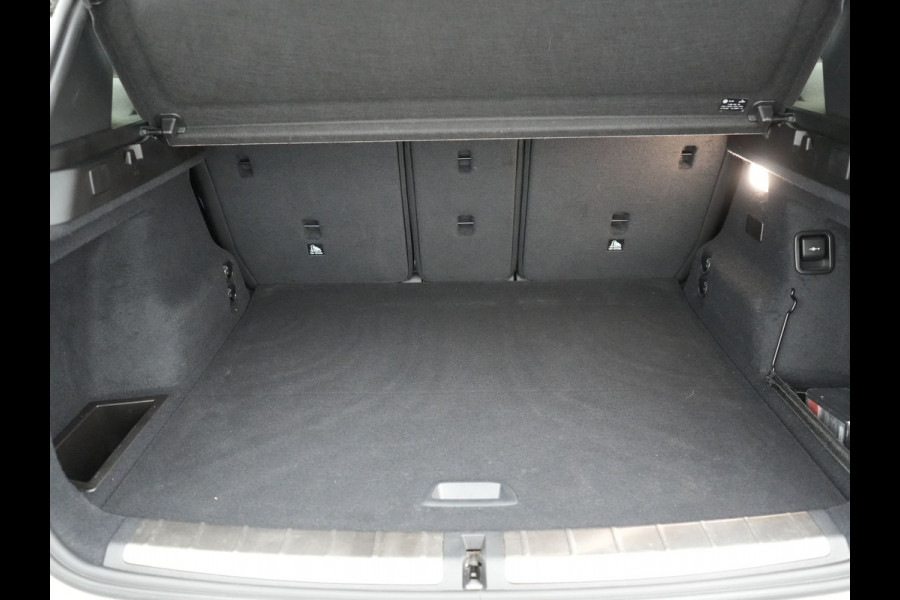 BMW X1 xDrive25e Sportline PHEV 221pk Dealer O.H | Trekhaak Afn. | Panodak | Head Up | Camera | Harman / Kardon | Sportstoelen Memory & Verwarmd | Keyless | Apple Carplay | BMW LED | Sfeerverlichting | Navigatie | DAB | 18" L.M | Plug In Hybrid |