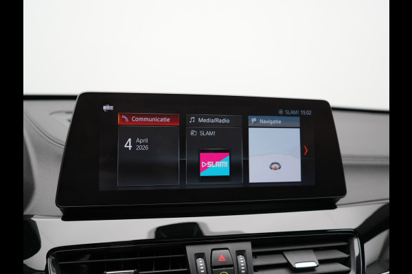 BMW X1 xDrive25e Sportline PHEV 221pk Dealer O.H | Trekhaak Afn. | Panodak | Head Up | Camera | Harman / Kardon | Sportstoelen Memory & Verwarmd | Keyless | Apple Carplay | BMW LED | Sfeerverlichting | Navigatie | DAB | 18" L.M | Plug In Hybrid |