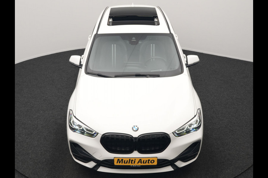 BMW X1 xDrive25e Sportline PHEV 221pk Dealer O.H | Trekhaak Afn. | Panodak | Head Up | Camera | Harman / Kardon | Sportstoelen Memory & Verwarmd | Keyless | Apple Carplay | BMW LED | Sfeerverlichting | Navigatie | DAB | 18" L.M | Plug In Hybrid |