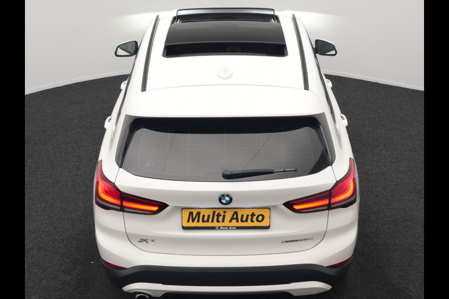 BMW X1 xDrive25e Sportline PHEV 221pk Dealer O.H | Trekhaak Afn. | Panodak | Head Up | Camera | Harman / Kardon | Sportstoelen Memory & Verwarmd | Keyless | Apple Carplay | BMW LED | Sfeerverlichting | Navigatie | DAB | 18" L.M | Plug In Hybrid |