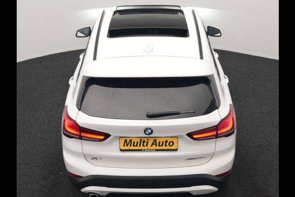 BMW X1 xDrive25e Sportline PHEV 221pk Dealer O.H | Trekhaak Afn. | Panodak | Head Up | Camera | Harman / Kardon | Sportstoelen Memory & Verwarmd | Keyless | Apple Carplay | BMW LED | Sfeerverlichting | Navigatie | DAB | 18" L.M | Plug In Hybrid |