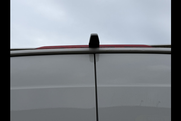Volkswagen Crafter 35 2.0 TDI 141 PK Euro 6 L3H3 Nieuwe apk/Automaat/CarPlay/trekhaak/cruise control
