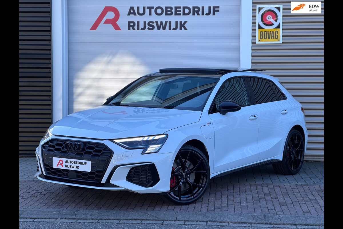 Audi A3 Sportback 45 TFSI e S edition Competition RS zetels/360