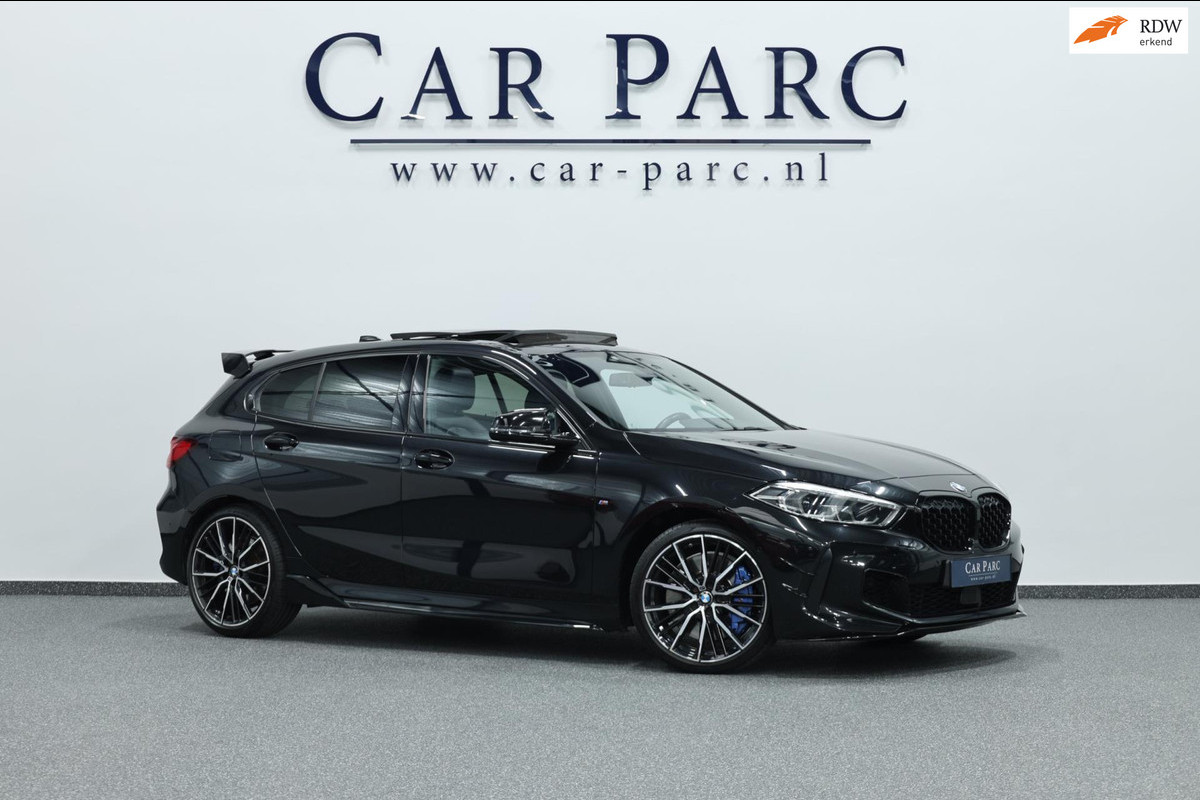 BMW 1-serie M135i xDrive 306+PK M-PERFORMANCE/LED/VIRTUAL/SFEER/PANO/LEER+S.VERWARMING/CAM/LMV/ACC/ECC/12 MND GARANTIE!