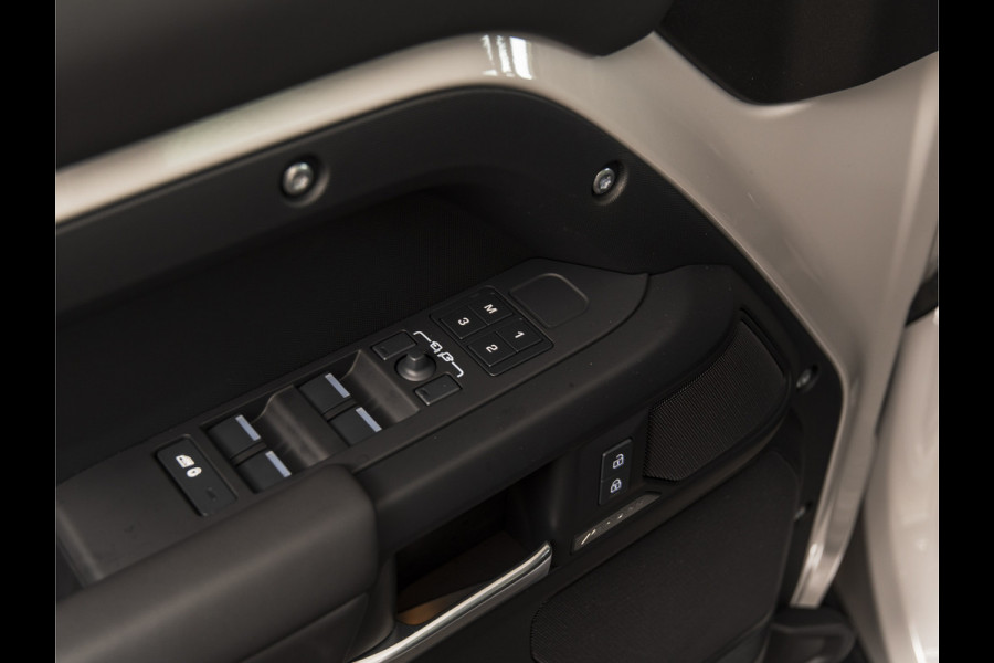Land Rover Defender 110 2.0 P300e 110 X-Dynamic HSE BORASCO GREY | MY26 | PANO | HUD | 22" | MERIDIAN