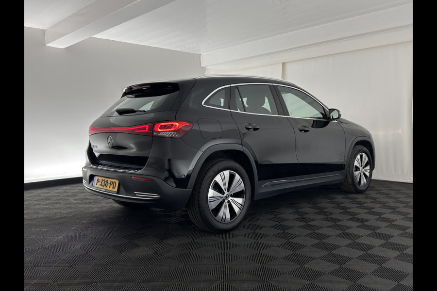 Mercedes-Benz EQA 250 Business Solution Luxury 67 kWh [ 3-Fase ] (INCL-BTW) *FULL-LEATHER | WIDE-SCREEN-DIGI-COCKPIT | FULL-LED | AMBIENT-LIGHT | CAMERA | NAVI-FULLMAP | DAB+ | COMFORT-SEATS | ECC | SHIFT-PADDLES | CRUISE | HEATED-SEATS | TOWBAR | 18''A