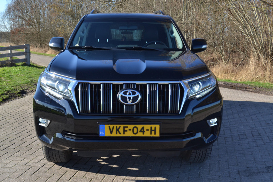 Toyota Land Cruiser 150 2.8 D-4D-F Professional Window Van