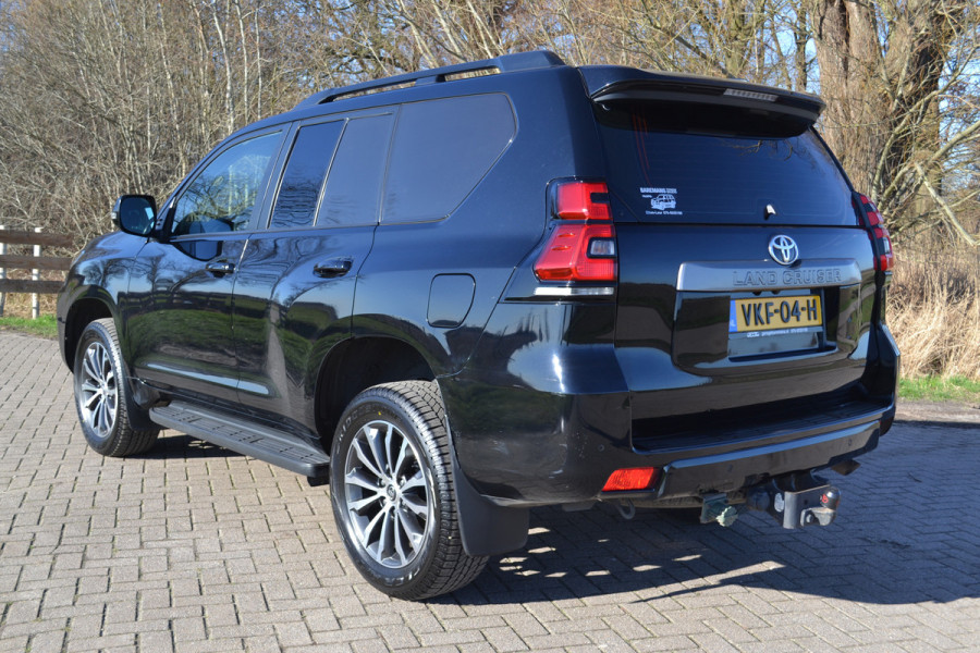 Toyota Land Cruiser 150 2.8 D-4D-F Professional Window Van