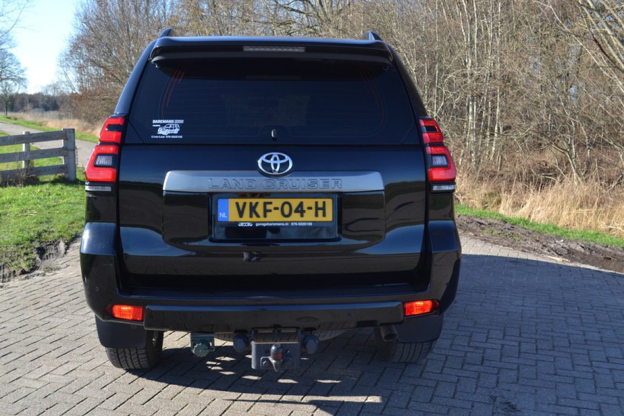 Toyota Land Cruiser 150 2.8 D-4D-F Professional Window Van