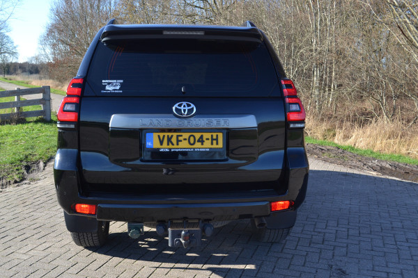 Toyota Land Cruiser 150 2.8 D-4D-F Professional Window Van