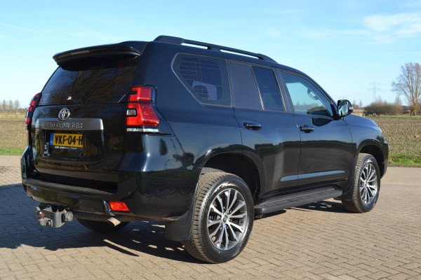 Toyota Land Cruiser 150 2.8 D-4D-F Professional Window Van