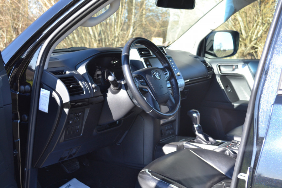 Toyota Land Cruiser 150 2.8 D-4D-F Professional Window Van