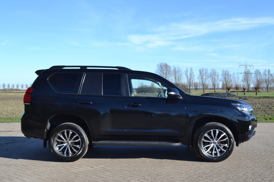 Toyota Land Cruiser 150 2.8 D-4D-F Professional Window Van