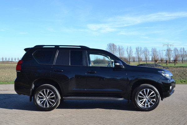 Toyota Land Cruiser 150 2.8 D-4D-F Professional Window Van