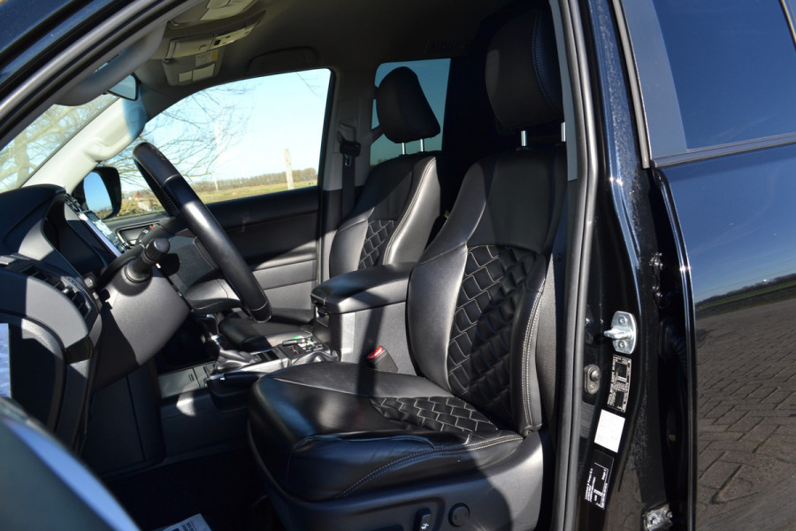 Toyota Land Cruiser 150 2.8 D-4D-F Professional Window Van