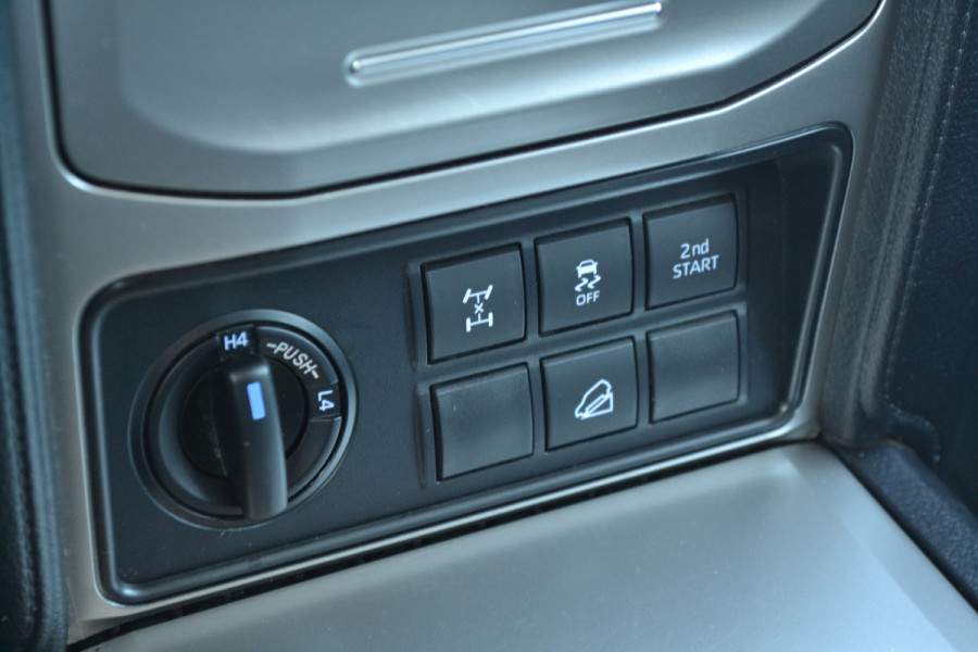 Toyota Land Cruiser 150 2.8 D-4D-F Professional Window Van