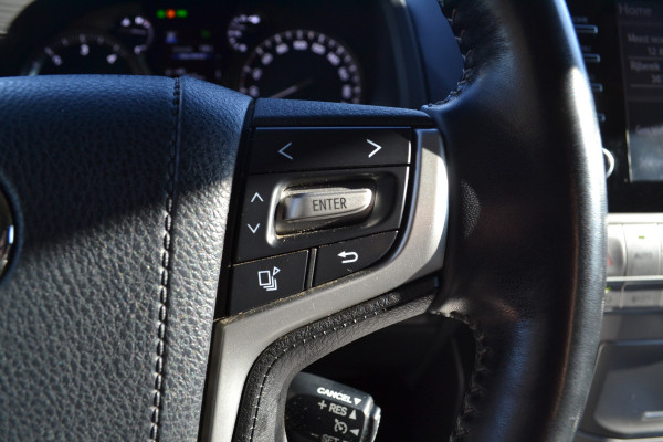 Toyota Land Cruiser 150 2.8 D-4D-F Professional Window Van