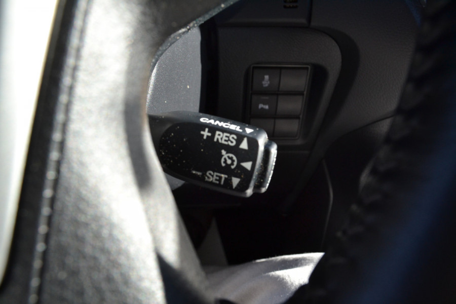 Toyota Land Cruiser 150 2.8 D-4D-F Professional Window Van