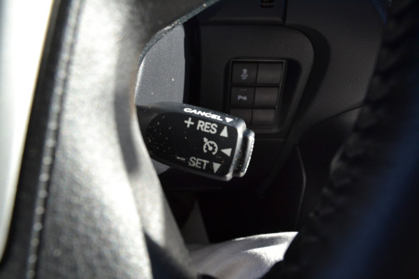 Toyota Land Cruiser 150 2.8 D-4D-F Professional Window Van