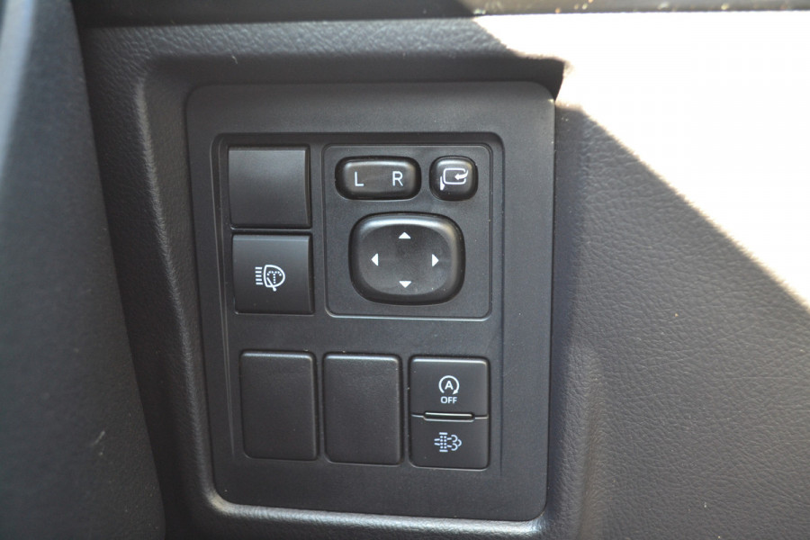 Toyota Land Cruiser 150 2.8 D-4D-F Professional Window Van