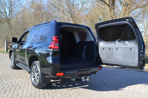 Toyota Land Cruiser 150 2.8 D-4D-F Professional Window Van