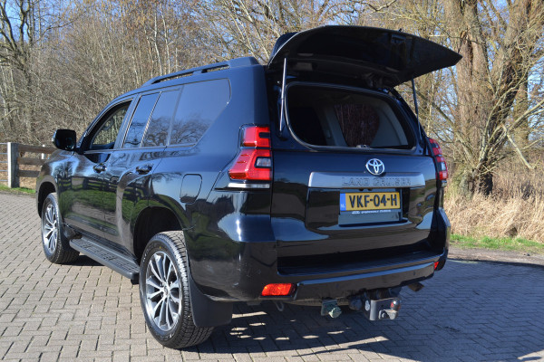 Toyota Land Cruiser 150 2.8 D-4D-F Professional Window Van