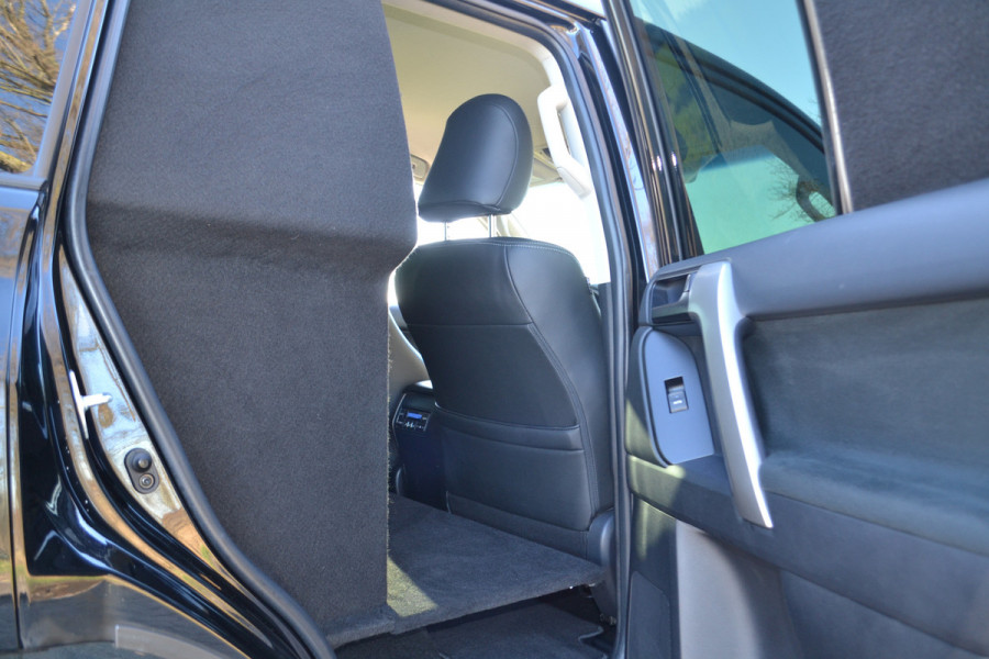 Toyota Land Cruiser 150 2.8 D-4D-F Professional Window Van