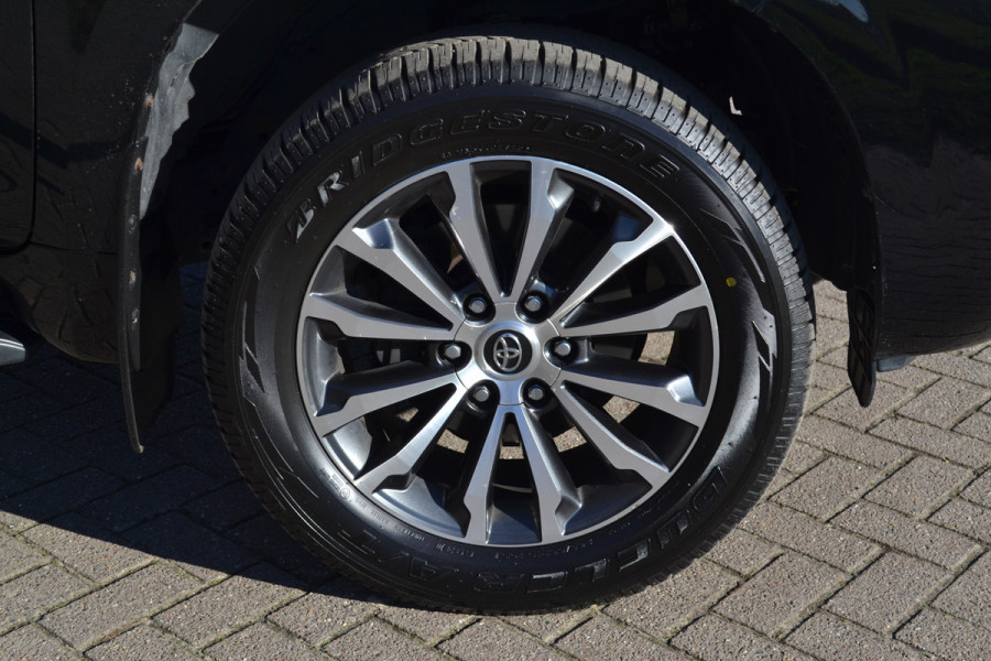 Toyota Land Cruiser 150 2.8 D-4D-F Professional Window Van