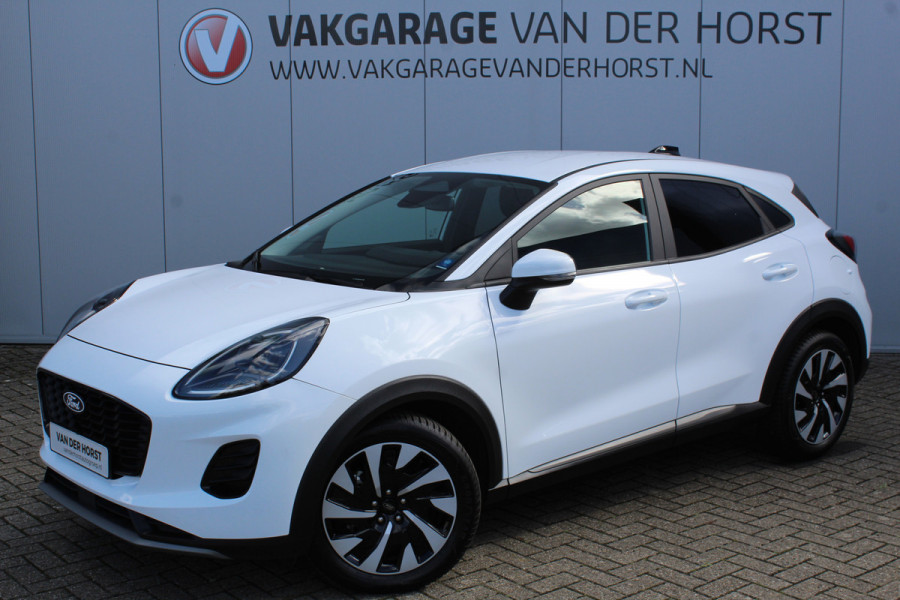 Ford Puma 1.0-125pk EcoBoost Mild-Hybrid Titanium. Fabr. garantie t/m 24-03-2029 ! Eén van de fijnst rijdende auto in z'n klasse ! Autm. airco, stoel-, stuur- en voorraamverw., cruise control, LED verl., navigatie, telefoonvoorb., DAB radio, Apple carplay/Android auto etc.