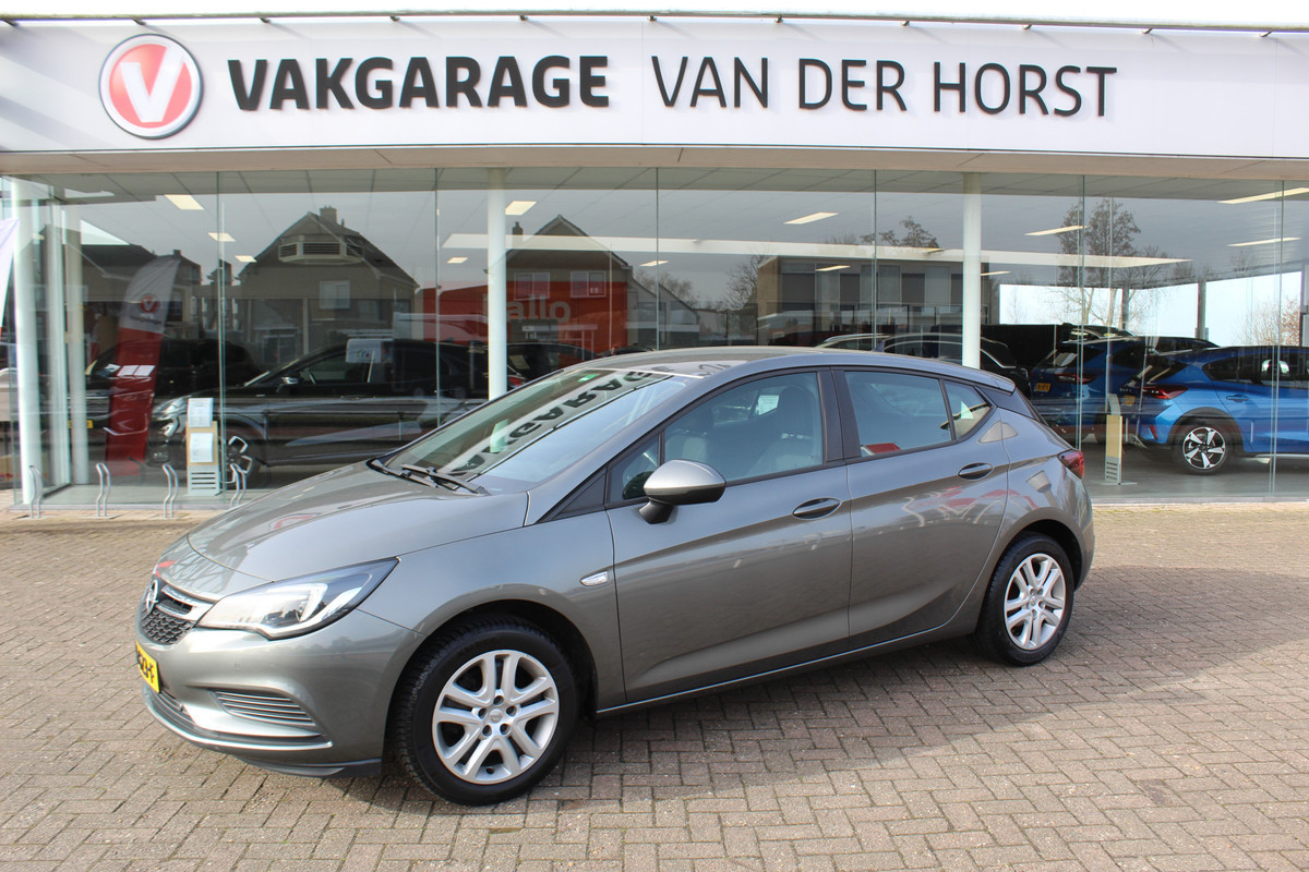Opel Astra 1.0 Turbo Online Edition 5deurs , zeer nette auto Climate control , Cruise control , Navigatie , Bluetooth Parkeersensoren achter en voor