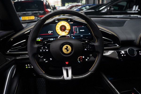 Ferrari Purosangue 6.5 V12 Full options! Nieuw! Alcantara Carbon exterieur & interieur Panoramadak Memory seats met massage functie Rondomzicht camera