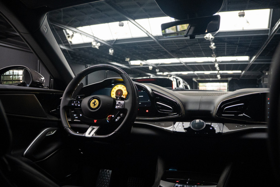 Ferrari Purosangue 6.5 V12 Full options! Nieuw! Alcantara Carbon exterieur & interieur Panoramadak Memory seats met massage functie Rondomzicht camera
